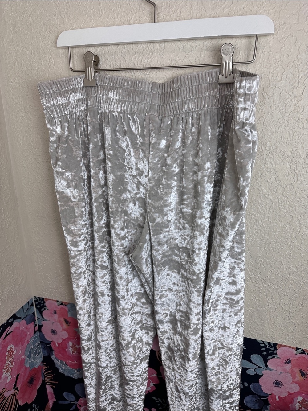 Victoria Secret Crushed Silver Grey Velvet Jogger Pants Size XL New - Picture 5 of 6